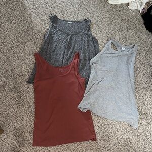 Women's Old Navy Tanks